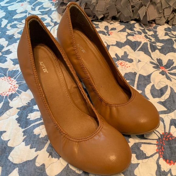 APT 9 closed-toe wedges - camel color - Picture 2 of 4